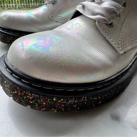 NWOB 🦄Iridescent rainbow Doc Martens! - Picture 5 of 15